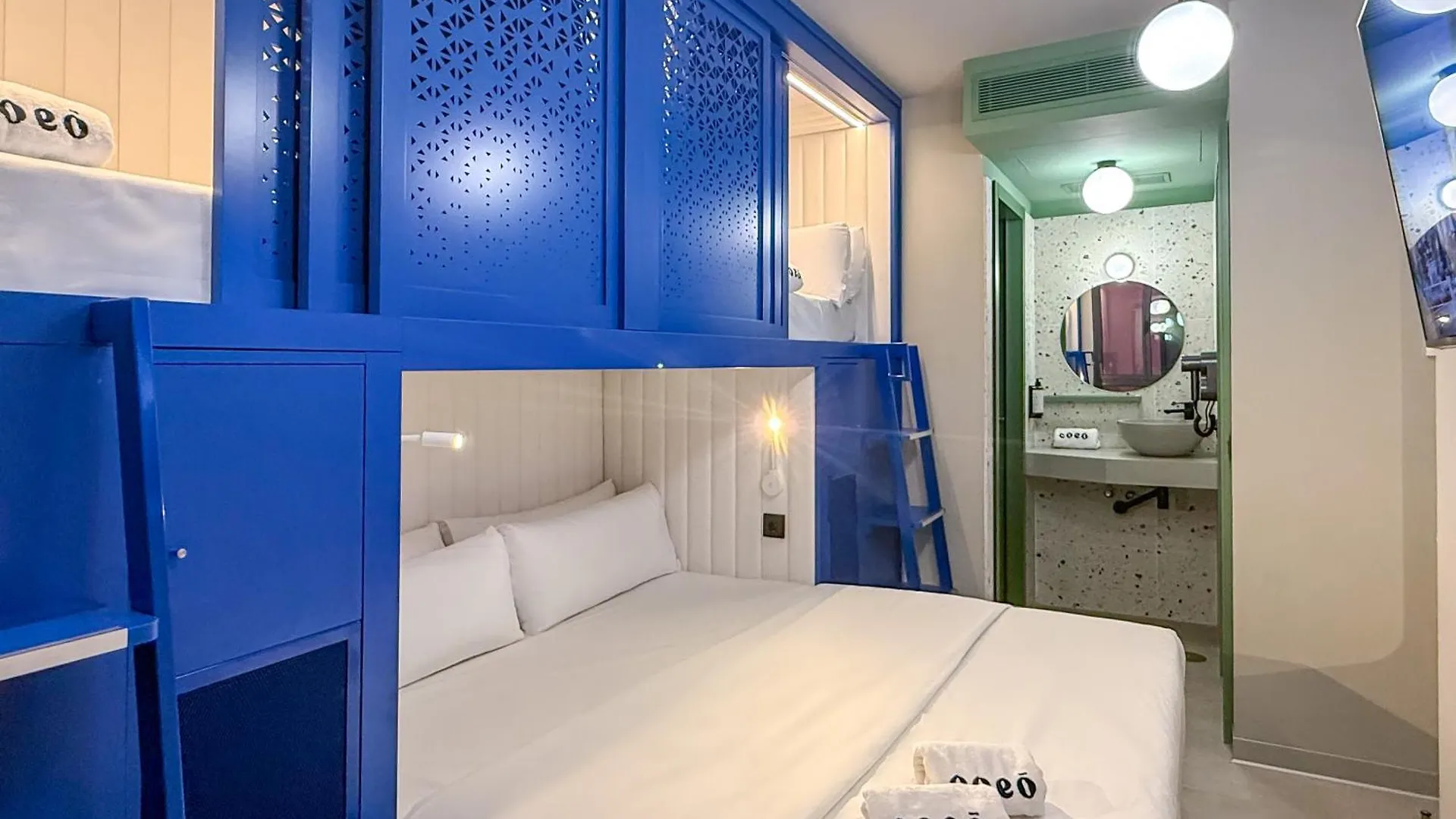 Coeo Hernan Ruiz Rooftop Pool Hostel Málaga