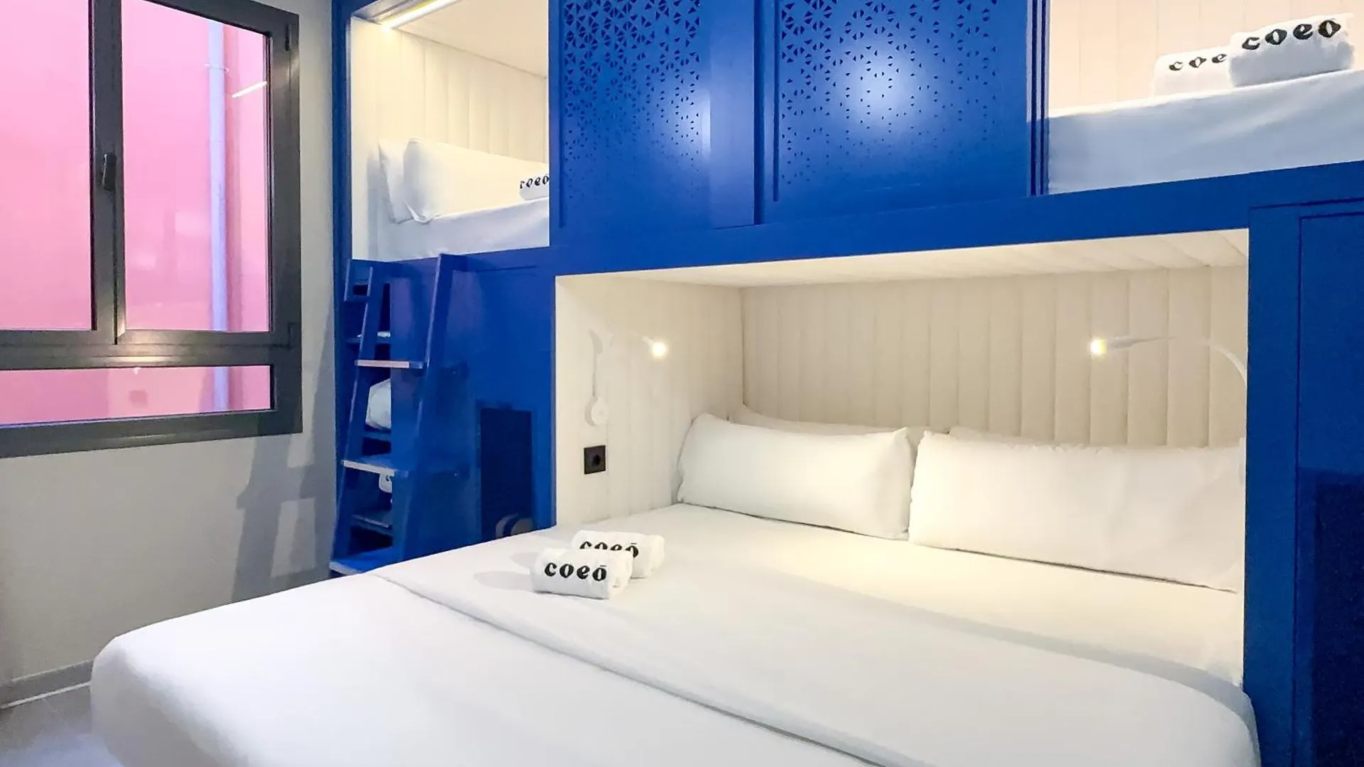 Coeo Hernan Ruiz Rooftop Pool Hostel Málaga