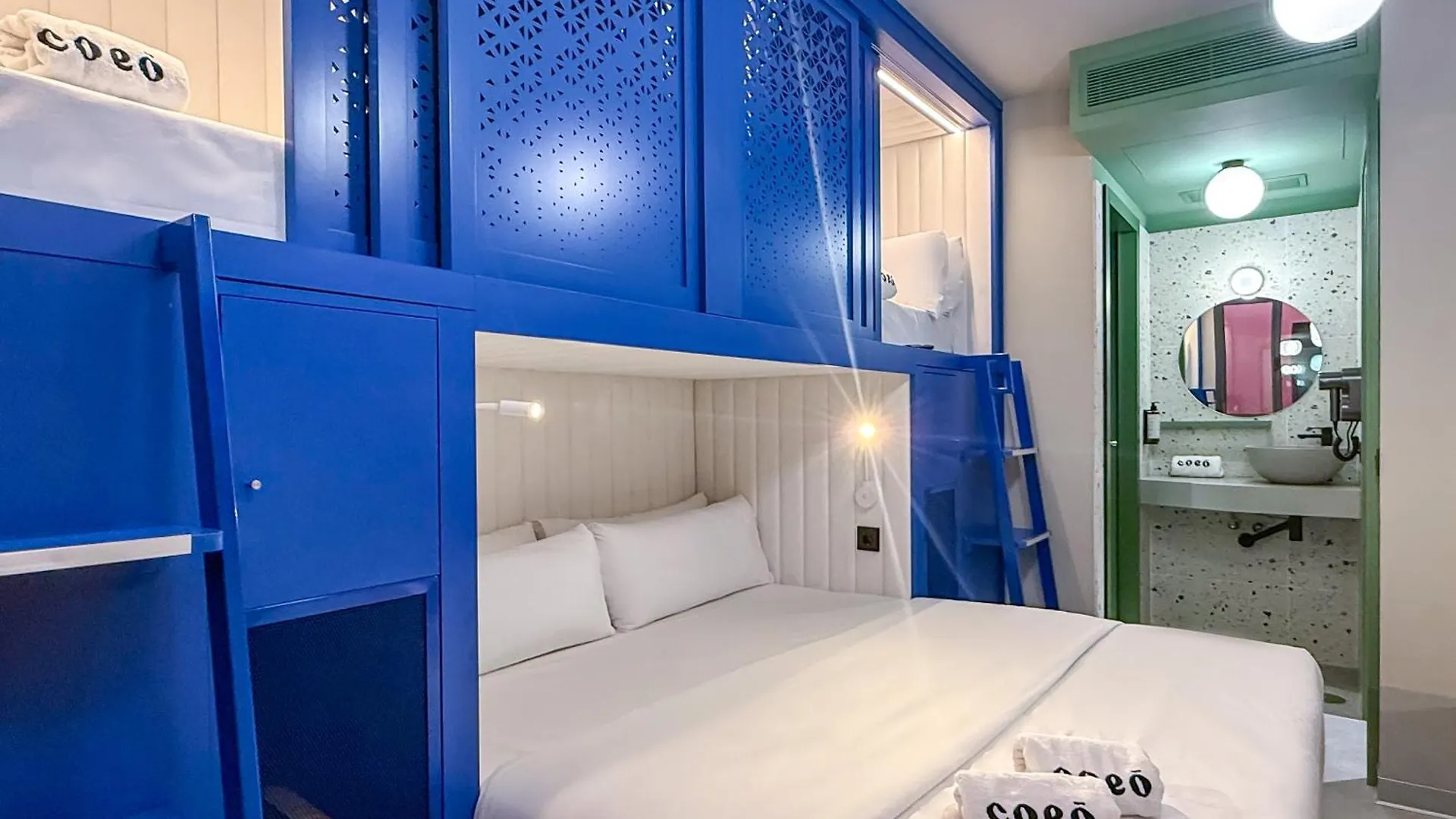 Coeo Hernan Ruiz Rooftop Pool Hostel Málaga Spagna