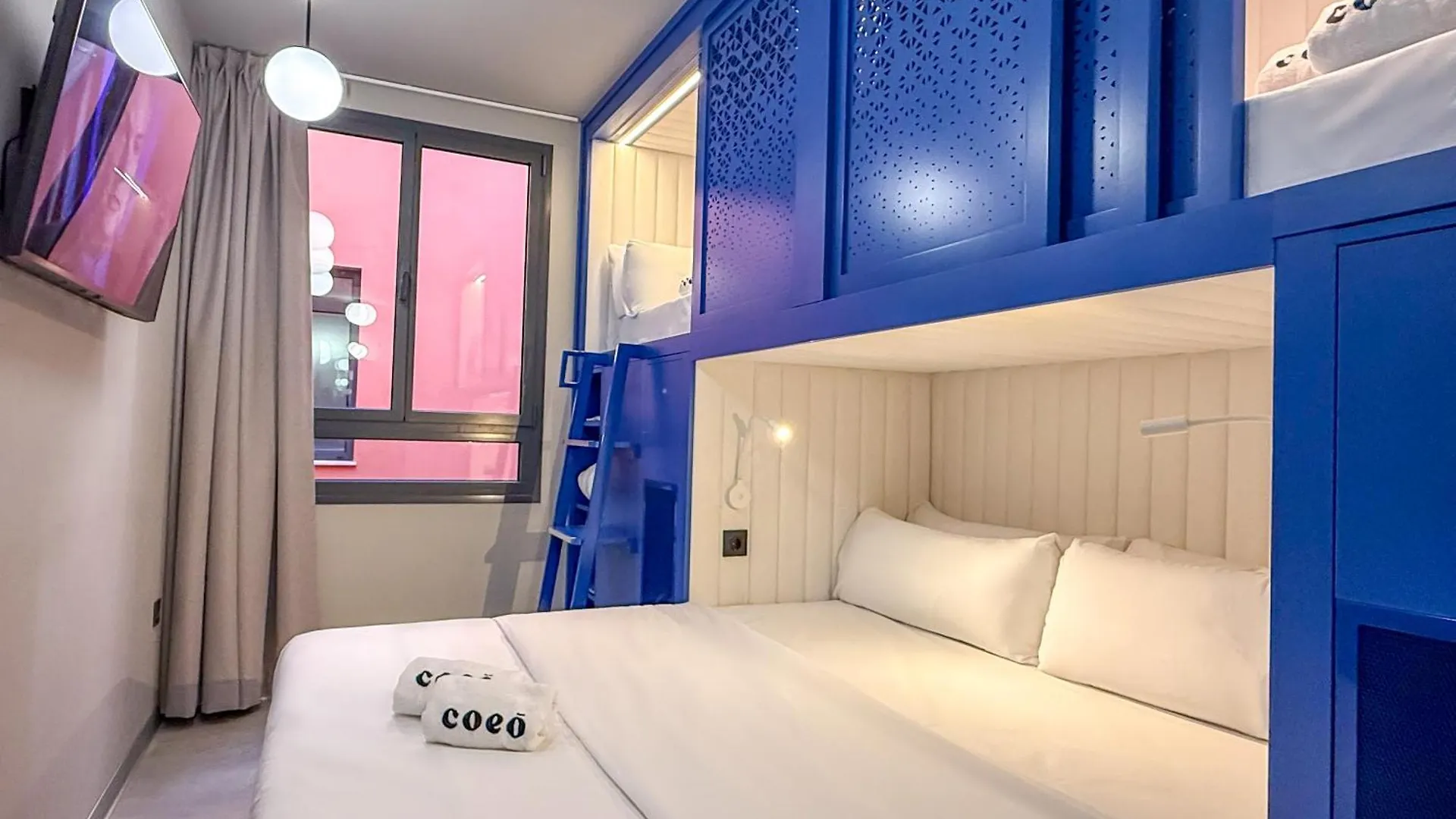 Coeo Hernan Ruiz Rooftop Pool Hostel Málaga
