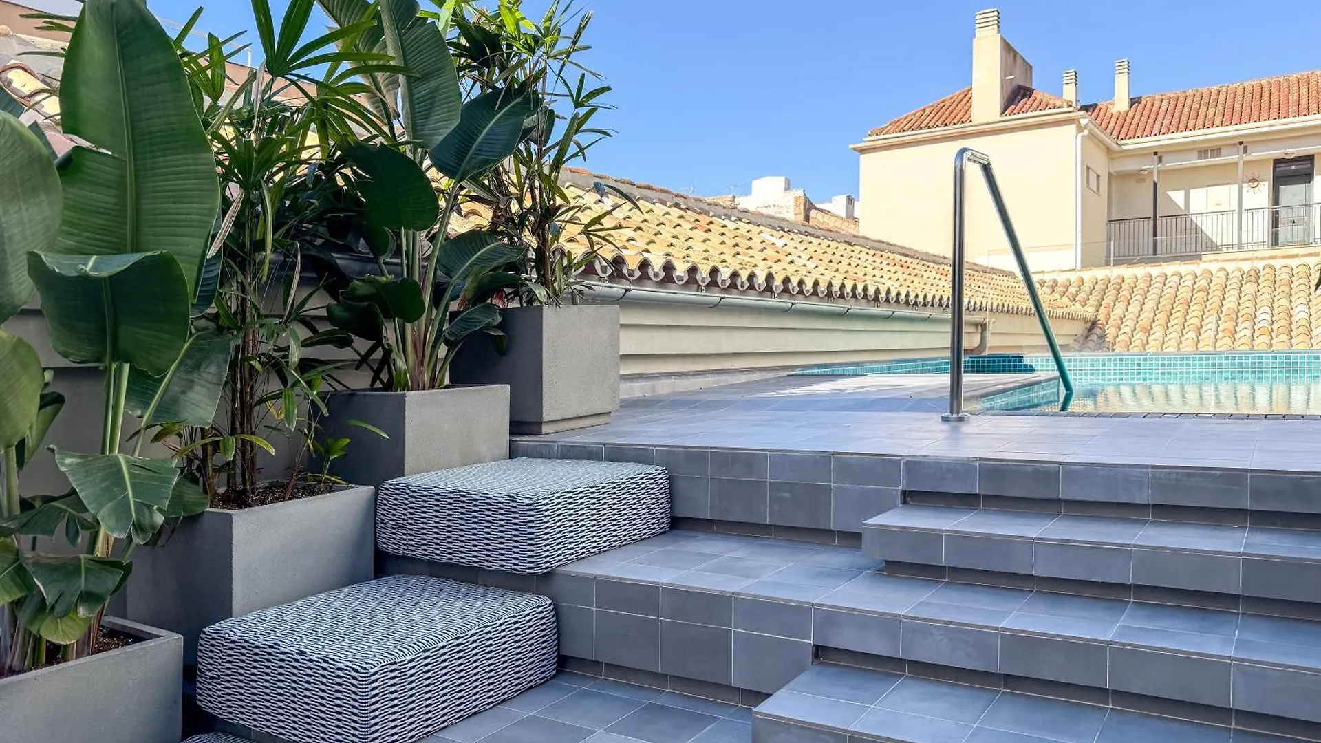 Coeo Hernan Ruiz Rooftop Pool Hostel Málaga Espagne